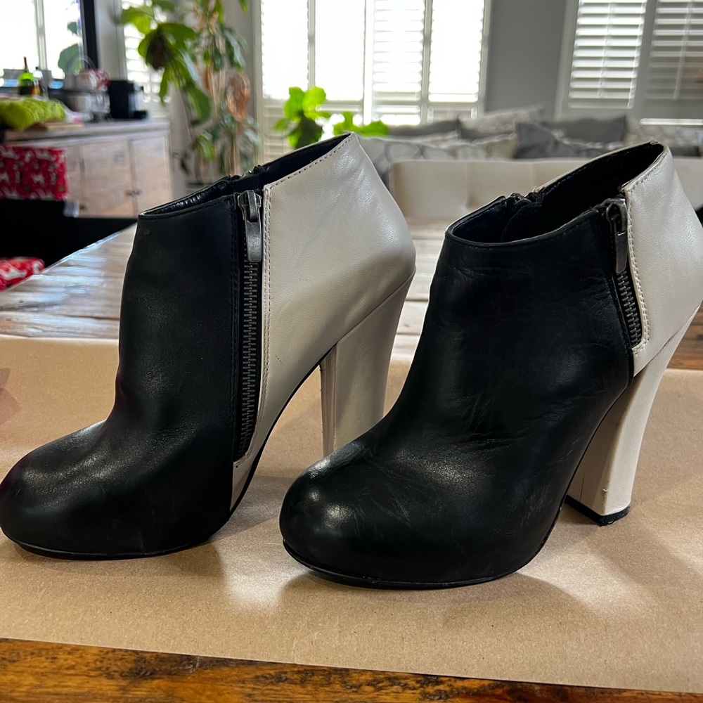 2 Tone Booties